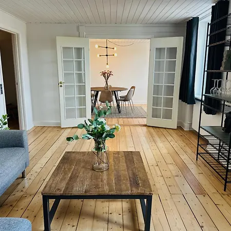 Apartment Og Rummelig I